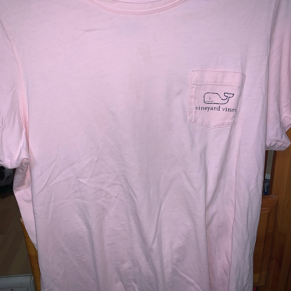 Pink vineyard vines t shirt